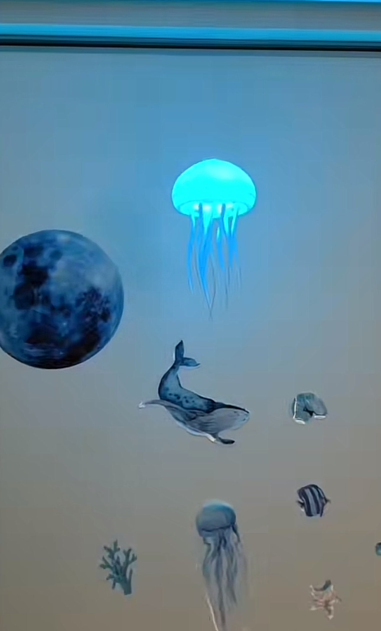 Floating jellyfish lamp