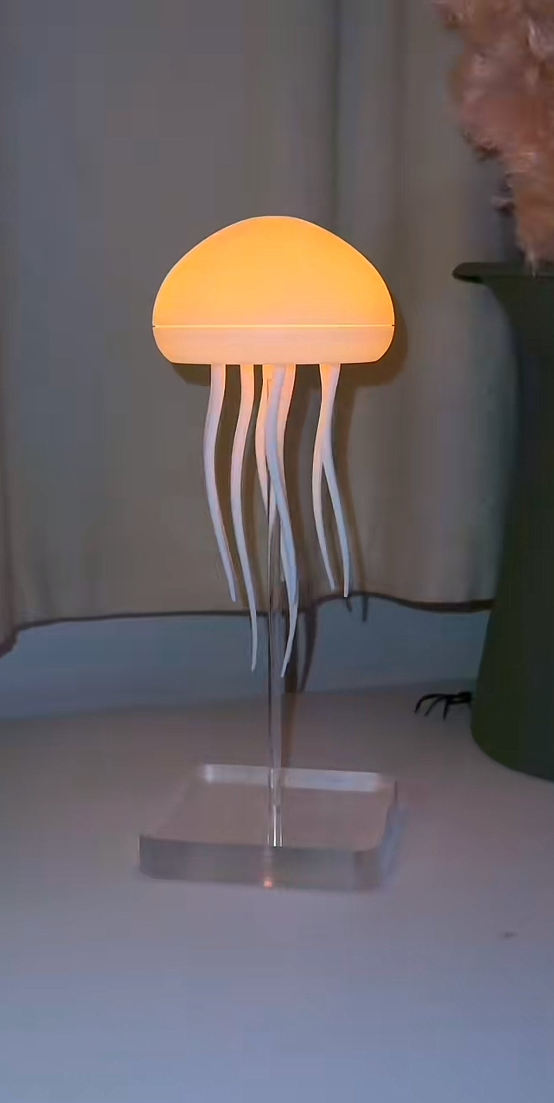 Floating jellyfish lamp